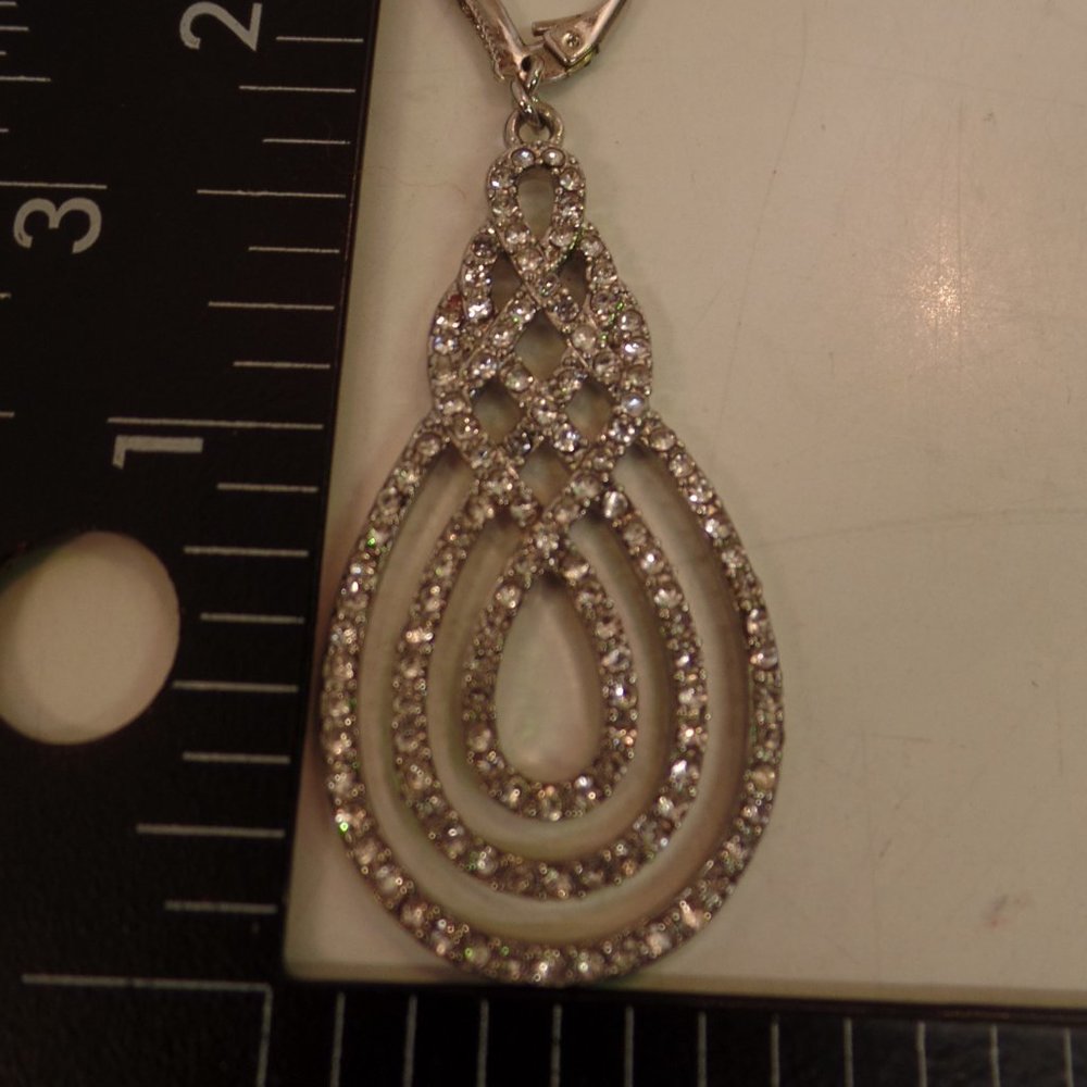 Sparkling Silvertone Chandelier Leverback Earrings Brand New On Card (Bee Logo) - Picture 7 of 10